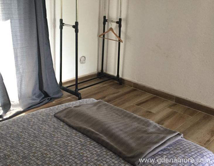 4B6F3057-0BAB-4A13-878A-B926255A219F