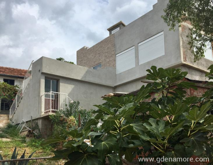 93B81E65-F251-4D3C-9D92-035DB58BF2B2