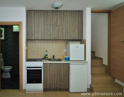 Apartmaji Ivošević - Ploča, zasebne nastanitve v mestu Radovići, Črna gora - 024
