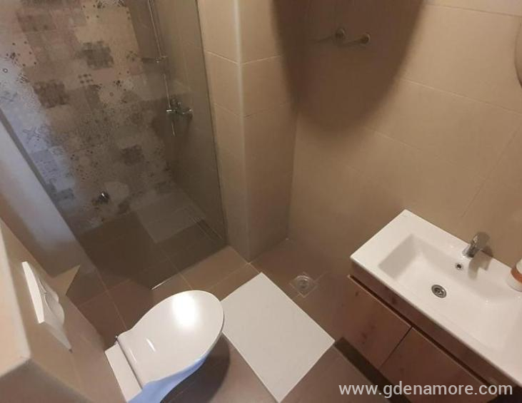 18E1A16D-EBC2-487A-BD3F-9C6697CFA785