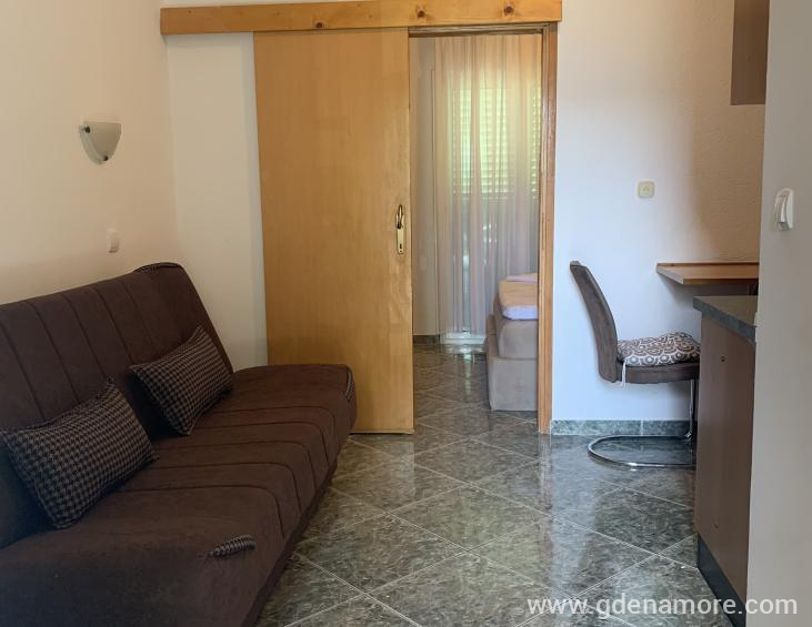 A6B015B5-0B98-4772-B888-87353DB78317