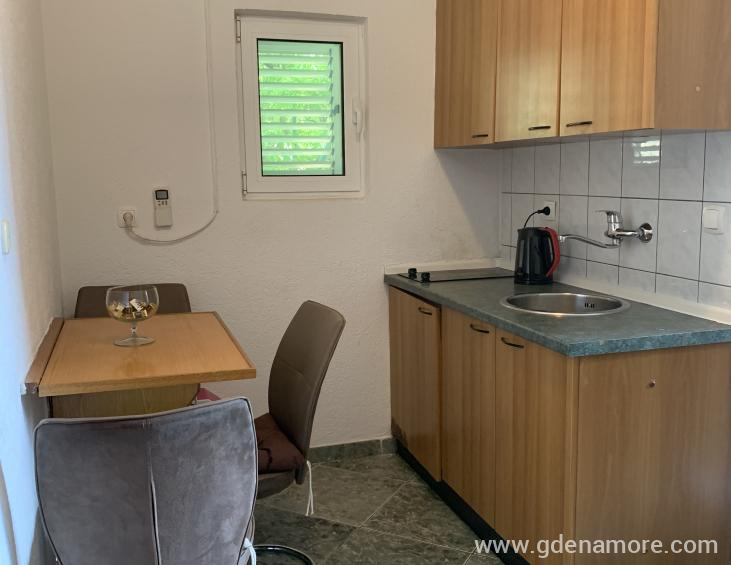 D1DDBBEC-2F49-497F-926A-DCFD5804FA9E