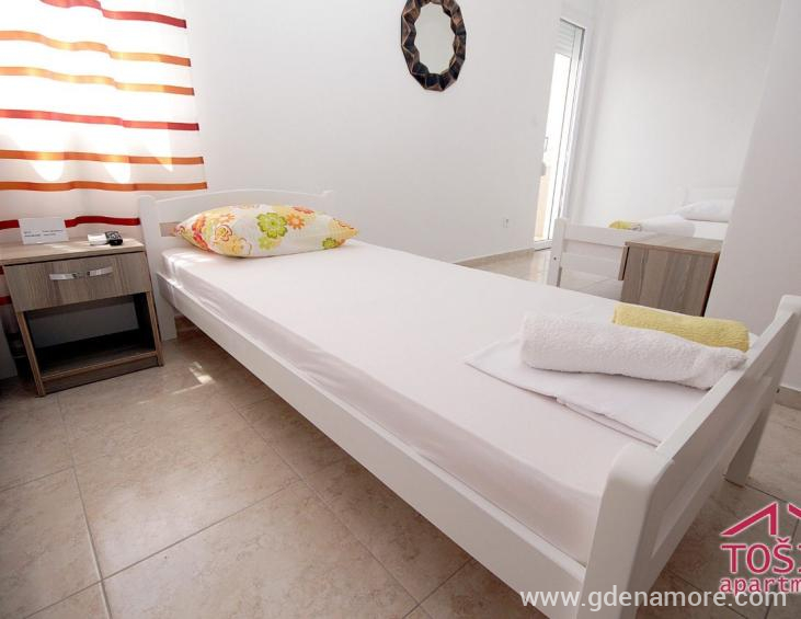 EC3C4A25-405D-4067-B6A8-7633035F4693