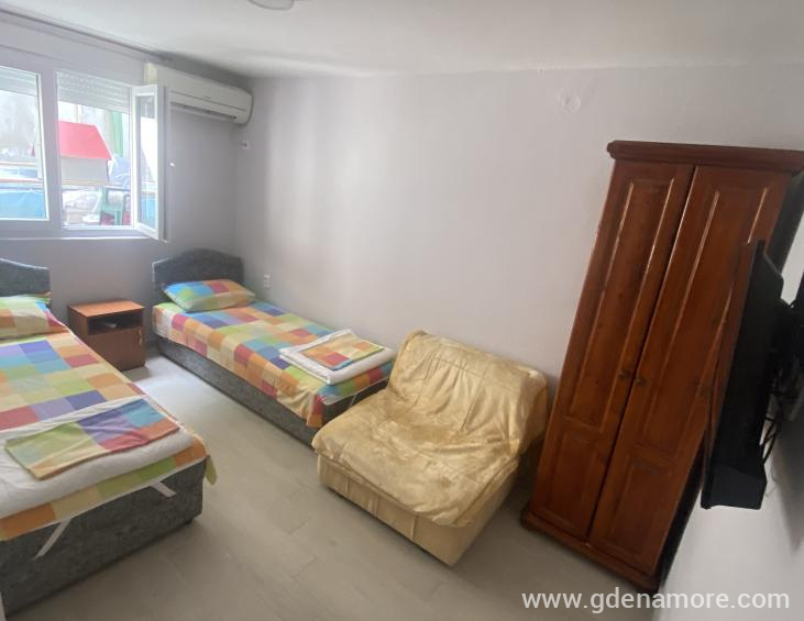 4E492A82-5734-4BA2-AE1D-B0259683B105