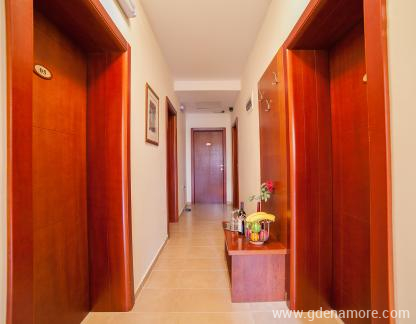 Apartmani Krapina Lux, logement privé à Budva, Monténégro - ulaz