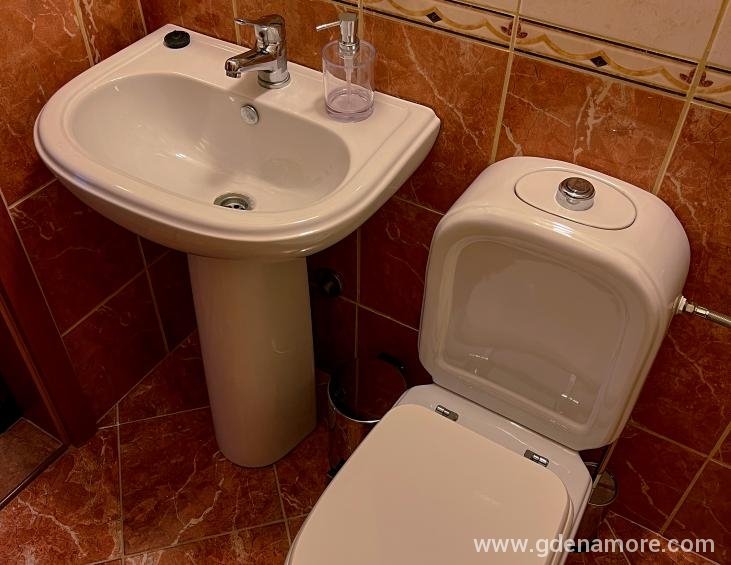 4AA86BAF-049F-457A-907D-BCA7783C5B13