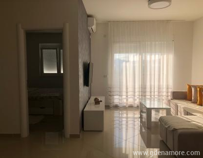 Verrücktes Haus, Privatunterkunft im Ort Šušanj, Montenegro - B2C47C8C-906C-4FC0-9ED3-A54DF7EF6008