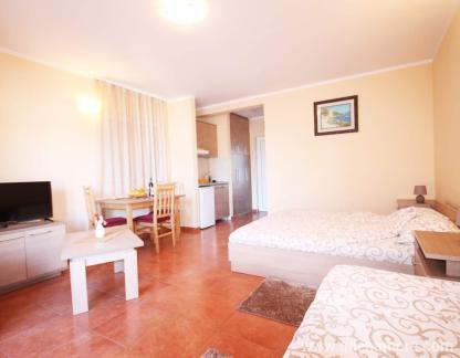 Apartman broj 7, Privatunterkunft im Ort Igalo, Montenegro - FB_IMG_1682010143478