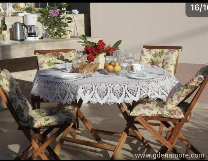 A1A6EF81-6AF9-4FD8-9ADC-33AEB3B6FACC