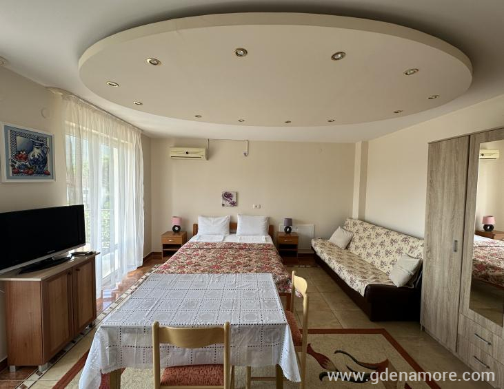 A8CF3D20-10B6-4C58-8F6E-80F2C28C648C