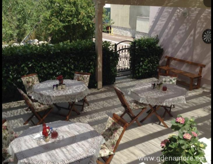 FFD59D7A-1B91-4773-BDA7-332D13D8DB3E