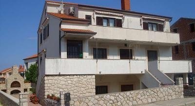 APARTMENTS EVA, private accommodation in city Cres, Croatia