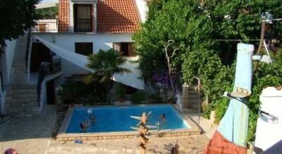 Dvor Maraca apartments, private accommodation in city Tisno, Croatia