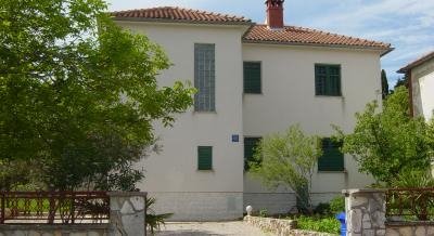 Apartments Nediljka, private accommodation in city Murter, Croatia