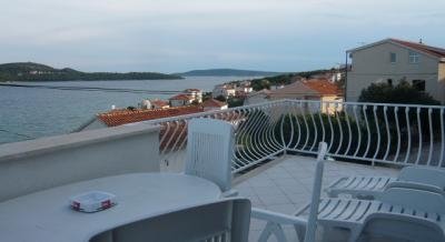 Apartments Gordan, private accommodation in city Seget Donji, Croatia