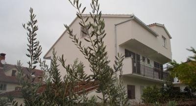 Apartments Nikola, private accommodation in city Čiovo, Croatia