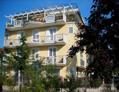 Appartamenti Tre Rose a Riccione , privatni smeštaj u mestu Rimini, Italija