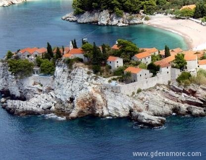 Izdajem apartmane Sveti Stefan, zasebne nastanitve v mestu Sveti Stefan, Črna gora