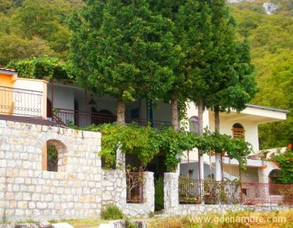 SOBE I APARTMANI - VILA ABRAMOVIC, privatni smeštaj u mestu Budva, Crna Gora
