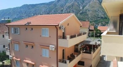 Apartmani Vasilije, alloggi privati a Dobrota, Montenegro