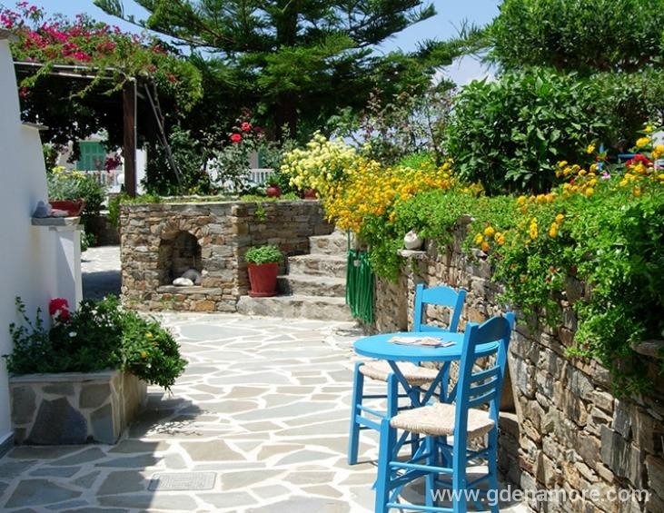 Studios Petra (courtyard)