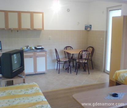 Iznajmljuju se apartmani i sobe turistima u centru Ohrida, logement privé à Ohrid, Macédoine