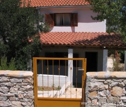 Къща под наем дългосрочно и по-кратко в Бобовище на Брач, частни квартири в града Brač Bobovišća, Хърватия