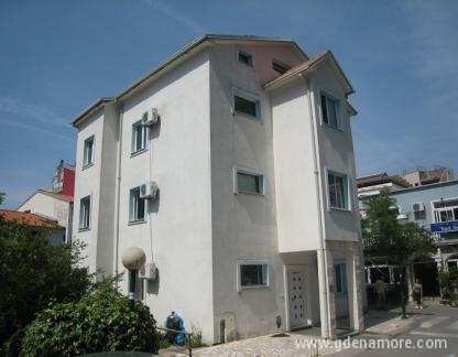 Kuca u Rafailovicima, , alojamiento privado en Rafailovići, Montenegro