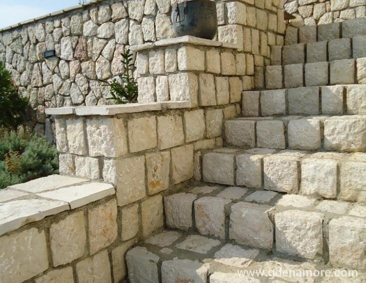 Stepenice ka bazenu