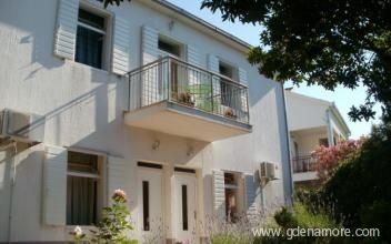 Апартаменти Гргин, частни квартири в града Kaštel Novi, Хърватия