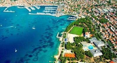 Апартамент Ceronja, частни квартири в града Vodice, Хърватия