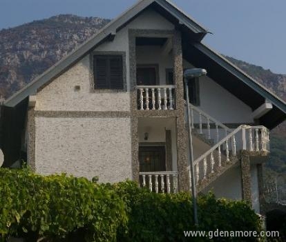 Апартаменти и стаи Catovic und Stange, частни квартири в града Šušanj, Черна Гора