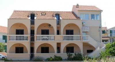 Apartmani Botica, privatni smeštaj u mestu Vodice, Hrvatska