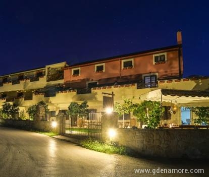 Dante's Maisonettes, частни квартири в града Zakynthos, Гърция