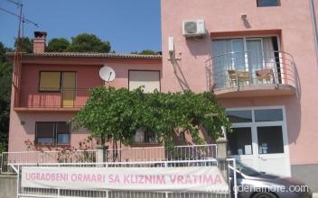 Wohnung Dina 2, Privatunterkunft im Ort Pula, Kroatien