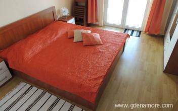 Orange apartment, private accommodation in city Pisak, Croatia