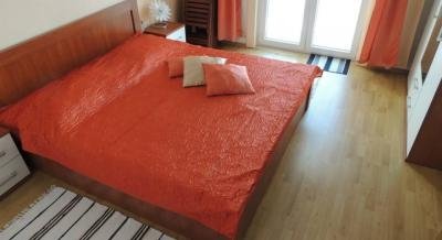 Orange apartment, private accommodation in city Pisak, Croatia