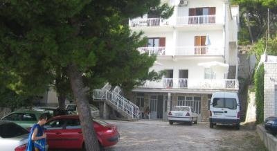 Apartments Loncar - 100 meter fra stranden, privat innkvartering i sted Mimice, Kroatia