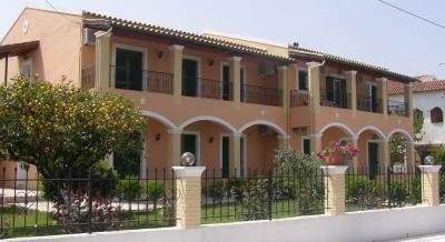 Stavros Apartments, частни квартири в града Corfu, Гърция