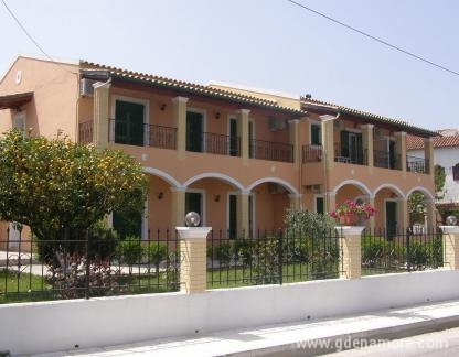 Stavros Apartments, частни квартири в града Corfu, Гърция