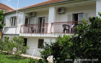 Квартиры и комнаты ВЕГА, Частный сектор жилья Игало, Черногория