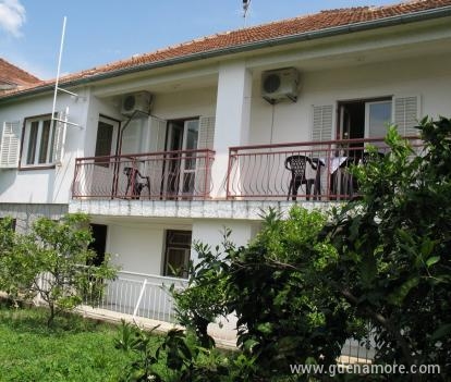 Apartamentos y habitaciones VEGA, alojamiento privado en Igalo, Montenegro