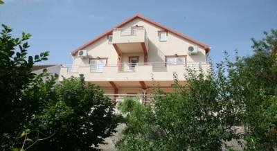 Apartments Kalezic, private accommodation in city Radovići, Montenegro