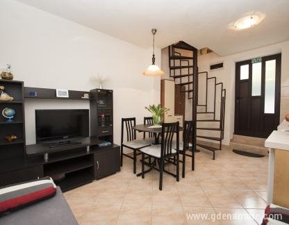 Апартамент Коколо ***, частни квартири в града Split, Хърватия - Prizemlje