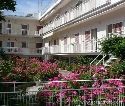 Juli Apartments, private accommodation in city Nea Potidea, Greece