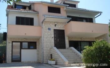 Villa "Iva", Apartments 1st row to the sea, private accommodation in city Trogir, Croatia