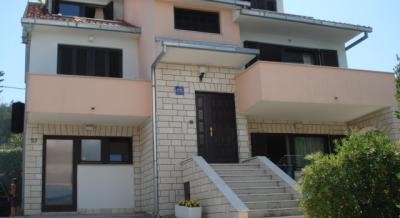 Villa "Iva", Apartments 1st row to the sea, private accommodation in city Trogir, Croatia