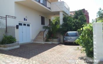 Apartamentos Bareta, alojamiento privado en Trogir, Croacia