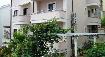 Apartmaji Maslina-Savina, zasebne nastanitve v mestu Herceg Novi, Črna gora