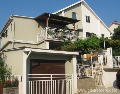 Apartmani Vje&scaron;tica, частни квартири в града Radovići, Черна Гора - kuca